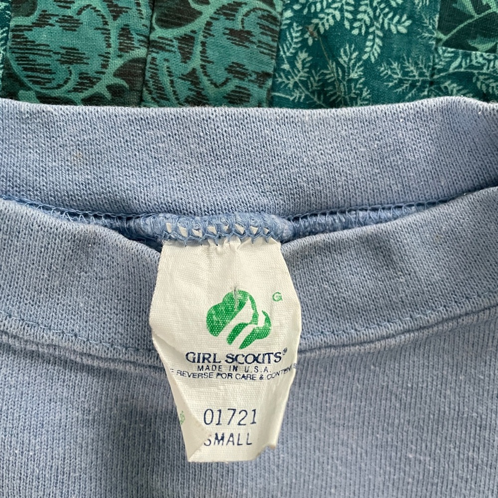 Brownie Girl Scout Sweatshirt Girls Size Small - Picture 2 of 3